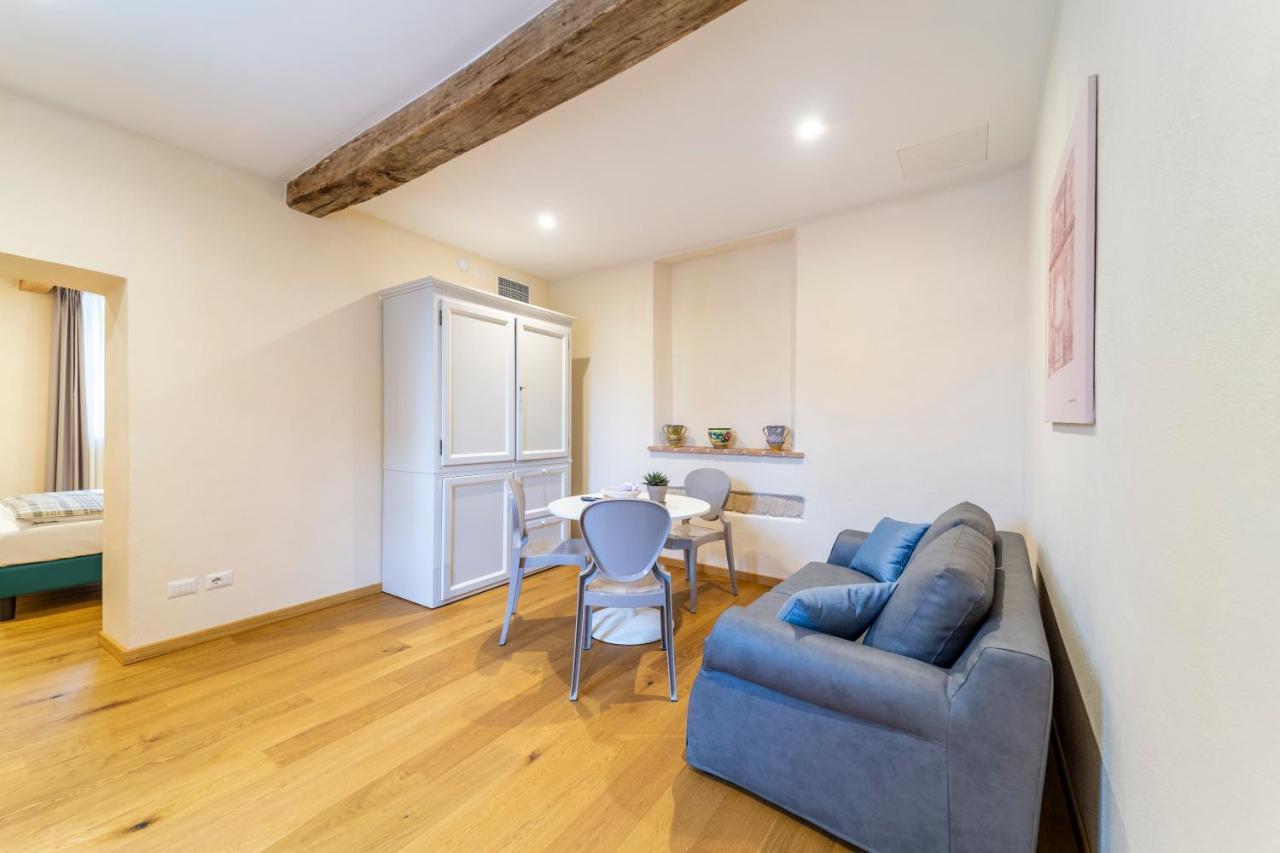 Al Torrione Apartment โกลเล็คคิโอ ภายนอก รูปภาพ