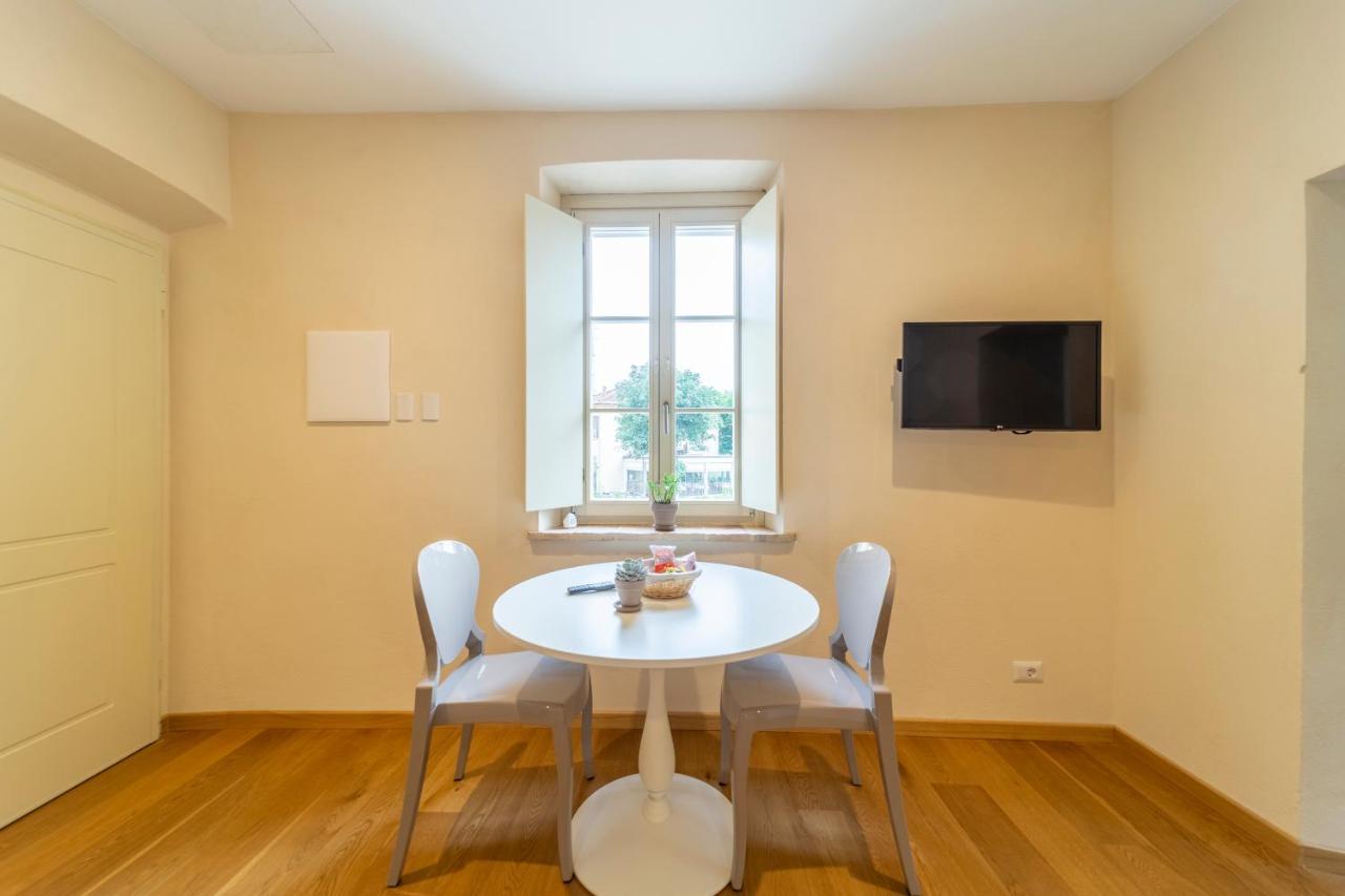 Al Torrione Apartment โกลเล็คคิโอ ภายนอก รูปภาพ